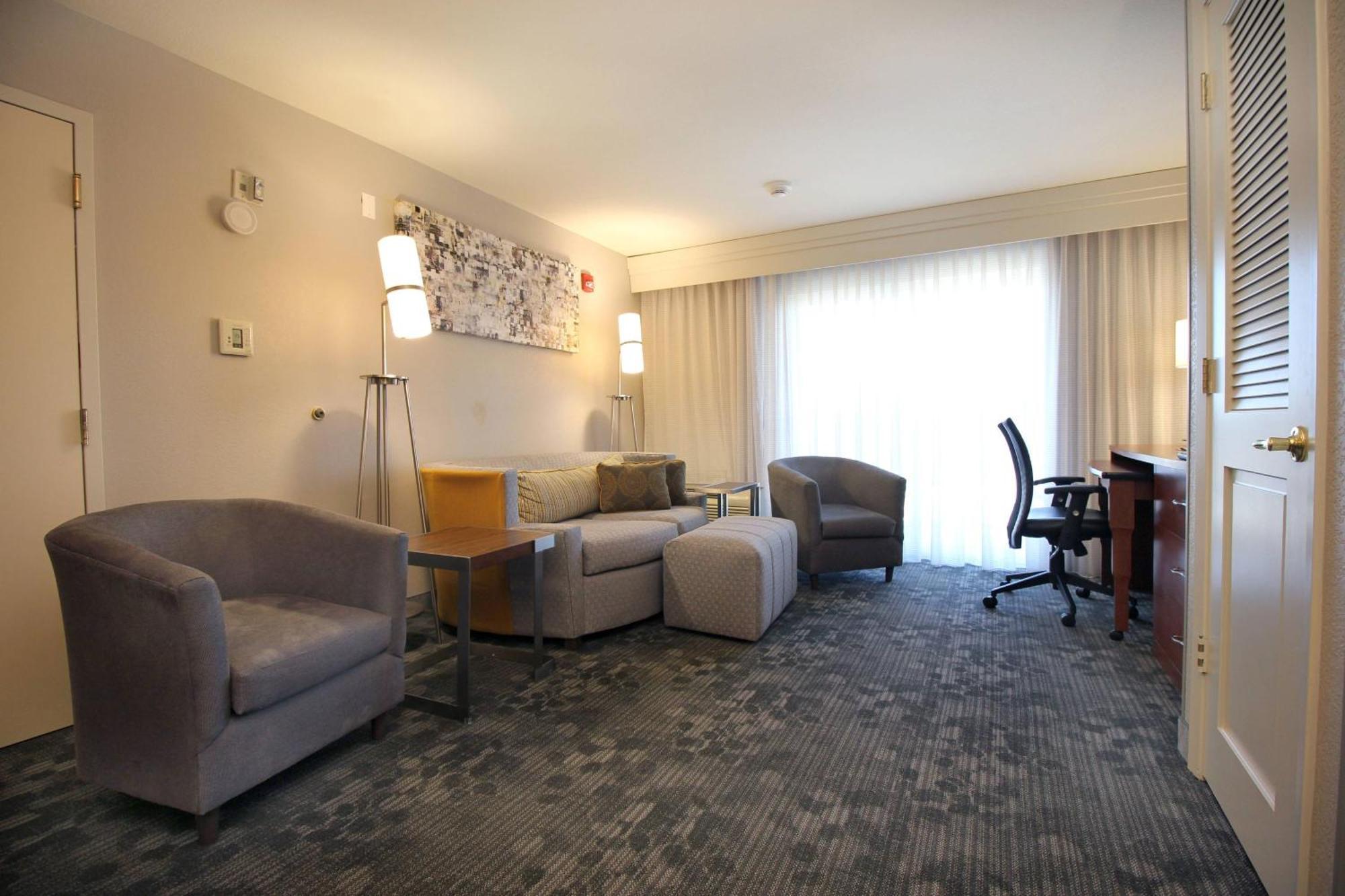 Courtyard By Marriott Merced Exterior photo