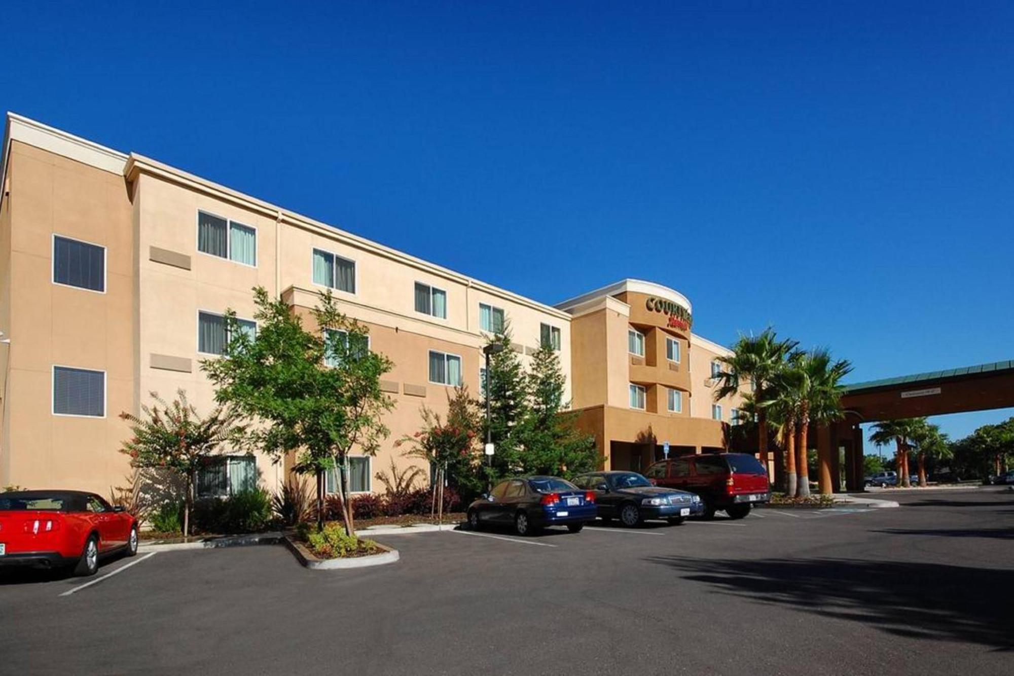 Courtyard By Marriott Merced Exterior photo