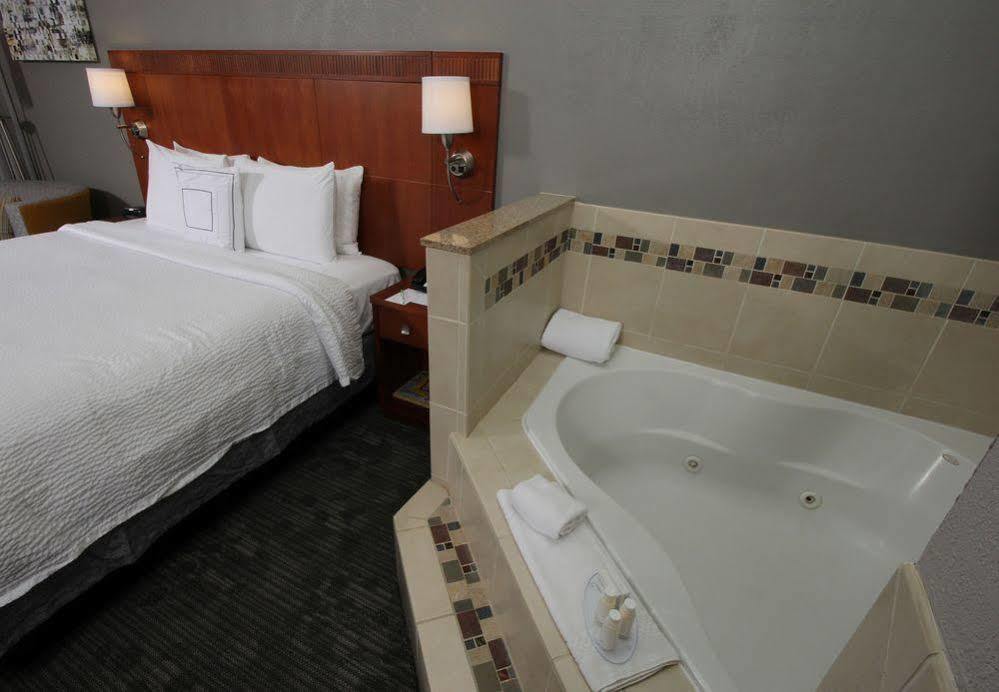 Courtyard By Marriott Merced Exterior photo